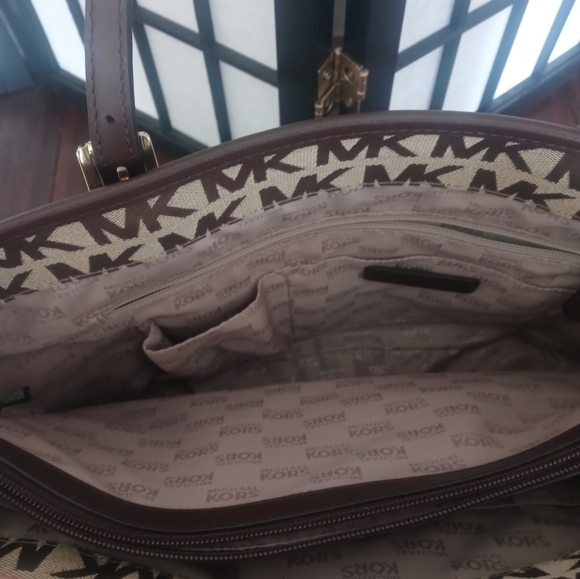 Michael Kors Jet Set Travel Tote Bag - Picture 2 of 4